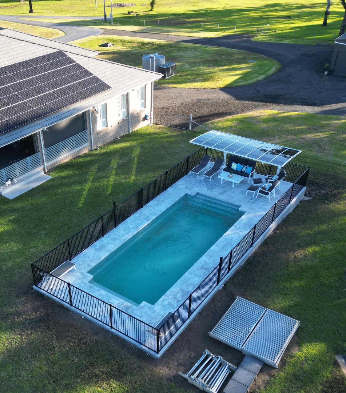 A 10.5 m Classic fibreglass pool in Whitehaven finish