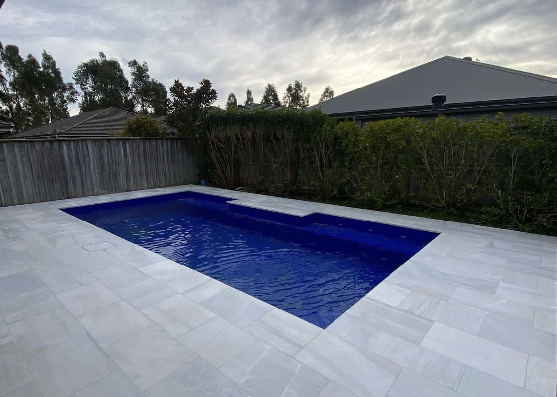 An 8 m Serenity fibreglass pool in Maldives finish