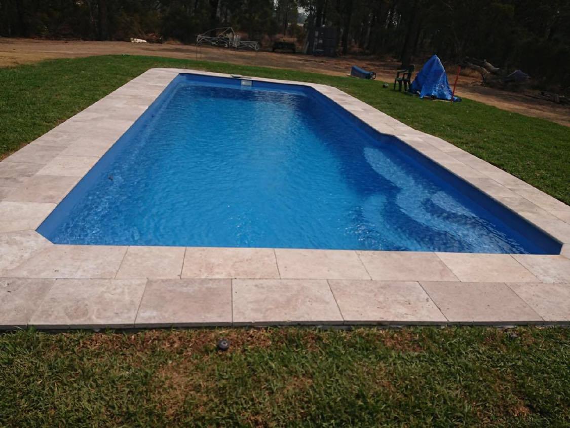 An 11 m resort-style fibreglass pool in Blue Island Shimmer with paved surrounds